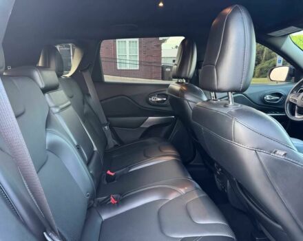 Черный Джип Чероки, объемом двигателя 2 л и пробегом 44 тыс. км за 8700 $, фото 11 на Automoto.ua