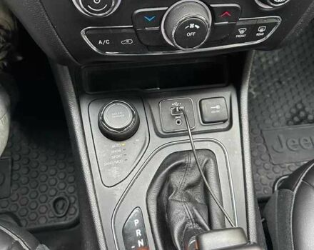 Чорний Джип Cherokee, об'ємом двигуна 2.4 л та пробігом 104 тис. км за 13000 $, фото 9 на Automoto.ua