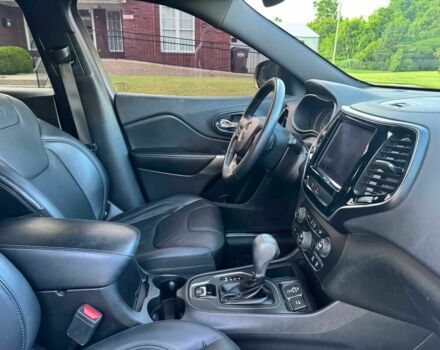 Черный Джип Чероки, объемом двигателя 2 л и пробегом 44 тыс. км за 8700 $, фото 8 на Automoto.ua