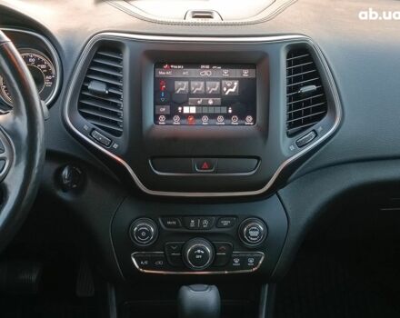 Чорний Джип Cherokee, об'ємом двигуна 2.4 л та пробігом 32 тис. км за 17940 $, фото 15 на Automoto.ua