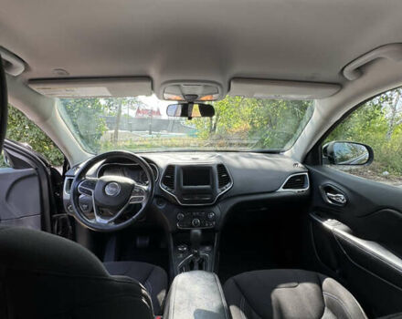 Чорний Джип Cherokee, об'ємом двигуна 2.36 л та пробігом 30 тис. км за 18000 $, фото 9 на Automoto.ua