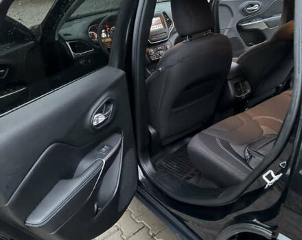 Черный Джип Чероки, объемом двигателя 0 л и пробегом 122 тыс. км за 15500 $, фото 13 на Automoto.ua