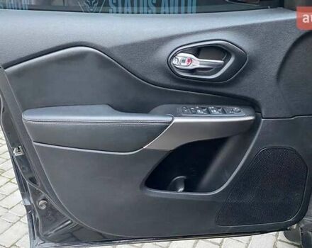 Черный Джип Чероки, объемом двигателя 2.36 л и пробегом 142 тыс. км за 17000 $, фото 13 на Automoto.ua