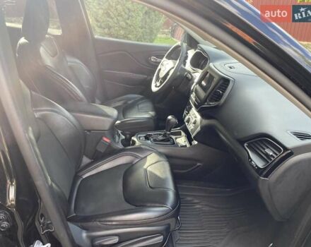 Джип Cherokee 2019 у Хмельницькому на Automoto.ua Чорний Джип Cherokee, об'ємом двигуна 2.36 л та пробігом 149 тис. км за 15500 $, фото 17 на Automoto.ua