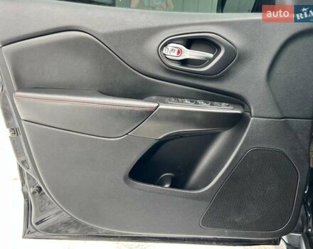 Чорний Джип Cherokee, об'ємом двигуна 3.2 л та пробігом 116 тис. км за 22440 $, фото 14 на Automoto.ua