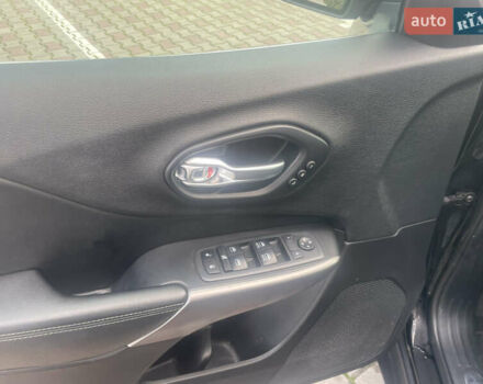 Черный Джип Чероки, объемом двигателя 2.36 л и пробегом 166 тыс. км за 16000 $, фото 18 на Automoto.ua