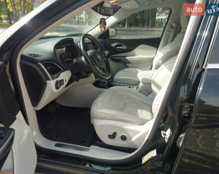 Черный Джип Чероки, объемом двигателя 2.36 л и пробегом 133 тыс. км за 17400 $, фото 3 на Automoto.ua