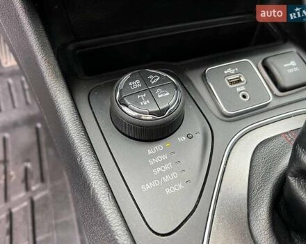 Чорний Джип Cherokee, об'ємом двигуна 3.2 л та пробігом 116 тис. км за 22440 $, фото 31 на Automoto.ua