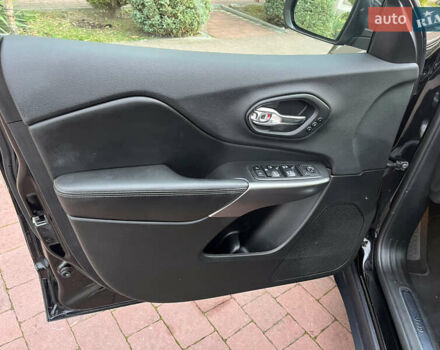 Чорний Джип Cherokee, об'ємом двигуна 2.36 л та пробігом 33 тис. км за 20500 $, фото 23 на Automoto.ua