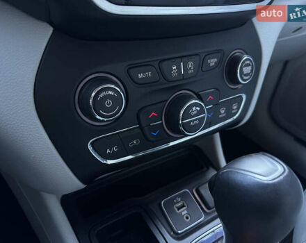 Чорний Джип Cherokee, об'ємом двигуна 3.24 л та пробігом 127 тис. км за 16500 $, фото 17 на Automoto.ua