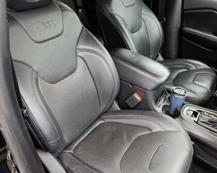 Чорний Джип Cherokee, об'ємом двигуна 2 л та пробігом 93 тис. км за 17300 $, фото 14 на Automoto.ua