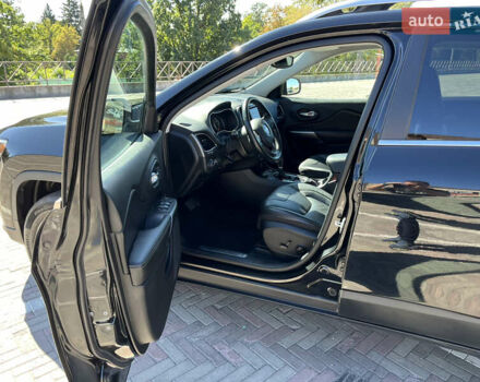 Черный Джип Чероки, объемом двигателя 3.24 л и пробегом 90 тыс. км за 21000 $, фото 9 на Automoto.ua