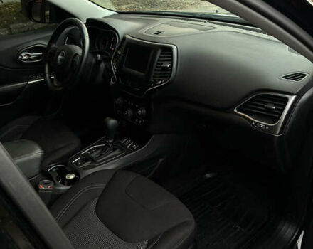 Джип Cherokee 2019 у Жмеренке на Automoto.ua Чорний Джип Cherokee, об'ємом двигуна 0 л та пробігом 76 тис. км за 16500 $, фото 8 на Automoto.ua