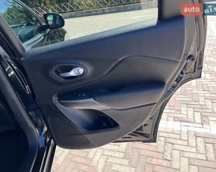 Черный Джип Чероки, объемом двигателя 3.24 л и пробегом 90 тыс. км за 21000 $, фото 25 на Automoto.ua