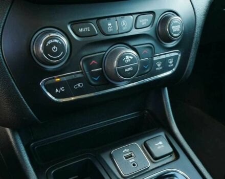 Черный Джип Чероки, объемом двигателя 2.4 л и пробегом 102 тыс. км за 12000 $, фото 11 на Automoto.ua