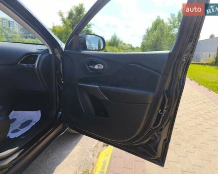 Чорний Джип Cherokee, об'ємом двигуна 3.24 л та пробігом 84 тис. км за 22000 $, фото 12 на Automoto.ua