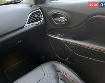 Чорний Джип Cherokee, об'ємом двигуна 2.36 л та пробігом 33 тис. км за 20500 $, фото 40 на Automoto.ua