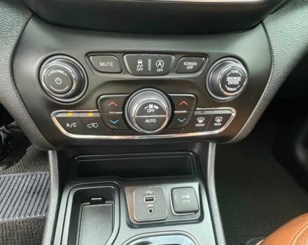 Чорний Джип Cherokee, об'ємом двигуна 3.2 л та пробігом 37 тис. км за 5200 $, фото 8 на Automoto.ua