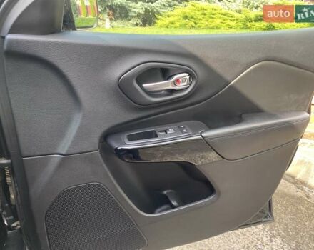 Джип Cherokee 2019 у Хмельницькому на Automoto.ua Чорний Джип Cherokee, об'ємом двигуна 2.36 л та пробігом 149 тис. км за 15500 $, фото 18 на Automoto.ua