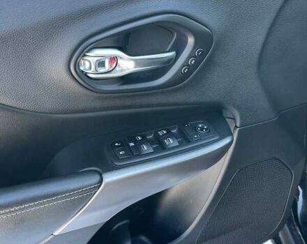 Чорний Джип Cherokee, об'ємом двигуна 2.36 л та пробігом 34 тис. км за 18000 $, фото 12 на Automoto.ua