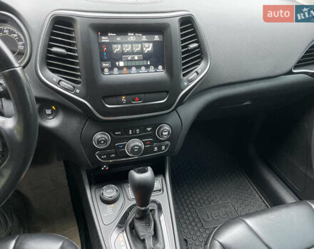 Чорний Джип Cherokee, об'ємом двигуна 2.36 л та пробігом 79 тис. км за 18000 $, фото 11 на Automoto.ua