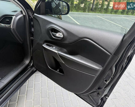 Черный Джип Чероки, объемом двигателя 2.36 л и пробегом 131 тыс. км за 17200 $, фото 26 на Automoto.ua