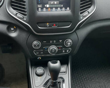 Чорний Джип Cherokee, об'ємом двигуна 2.36 л та пробігом 79 тис. км за 18000 $, фото 12 на Automoto.ua