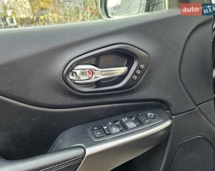 Чорний Джип Cherokee, об'ємом двигуна 3.24 л та пробігом 156 тис. км за 20500 $, фото 26 на Automoto.ua