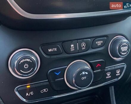 Черный Джип Чероки, объемом двигателя 2.36 л и пробегом 110 тыс. км за 14000 $, фото 7 на Automoto.ua