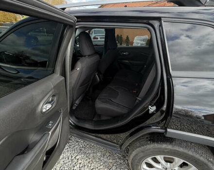Чорний Джип Cherokee, об'ємом двигуна 2.36 л та пробігом 120 тис. км за 18500 $, фото 7 на Automoto.ua
