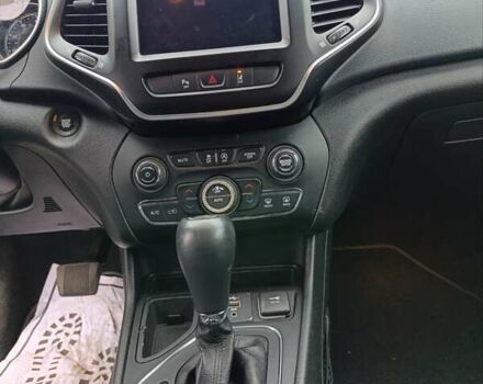 Чорний Джип Cherokee, об'ємом двигуна 3.24 л та пробігом 122 тис. км за 17500 $, фото 5 на Automoto.ua