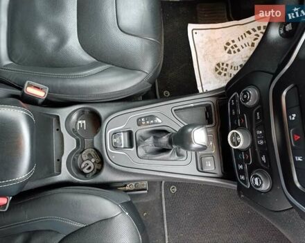 Чорний Джип Cherokee, об'ємом двигуна 3.24 л та пробігом 122 тис. км за 17500 $, фото 3 на Automoto.ua