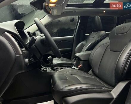 Чорний Джип Cherokee, об'ємом двигуна 3.2 л та пробігом 9 тис. км за 26000 $, фото 6 на Automoto.ua