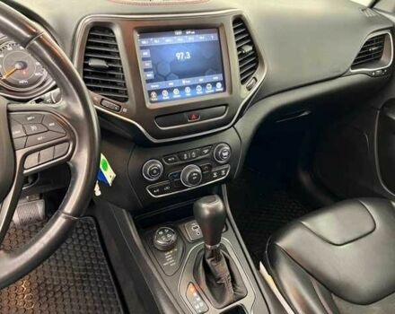 Черный Джип Чероки, объемом двигателя 3.2 л и пробегом 47 тыс. км за 19000 $, фото 13 на Automoto.ua