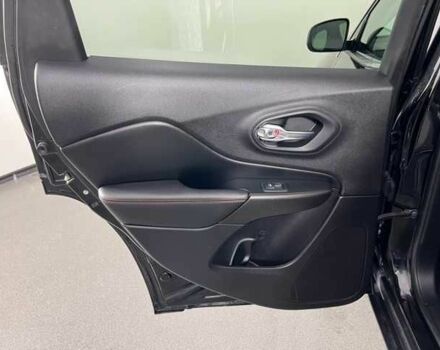 Черный Джип Чероки, объемом двигателя 3.2 л и пробегом 47 тыс. км за 19000 $, фото 15 на Automoto.ua