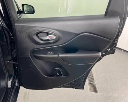 Черный Джип Чероки, объемом двигателя 3.2 л и пробегом 47 тыс. км за 19000 $, фото 19 на Automoto.ua