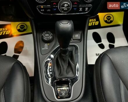 Чорний Джип Cherokee, об'ємом двигуна 3.2 л та пробігом 9 тис. км за 26000 $, фото 11 на Automoto.ua