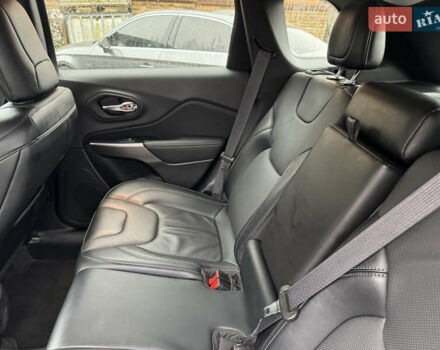 Черный Джип Чероки, объемом двигателя 2 л и пробегом 43 тыс. км за 19999 $, фото 25 на Automoto.ua