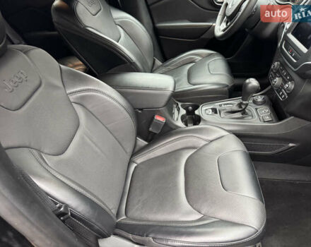 Черный Джип Чероки, объемом двигателя 2 л и пробегом 43 тыс. км за 19999 $, фото 39 на Automoto.ua