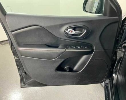 Черный Джип Чероки, объемом двигателя 3.2 л и пробегом 47 тыс. км за 19000 $, фото 17 на Automoto.ua