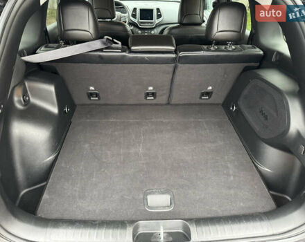 Черный Джип Чероки, объемом двигателя 2 л и пробегом 43 тыс. км за 19999 $, фото 19 на Automoto.ua