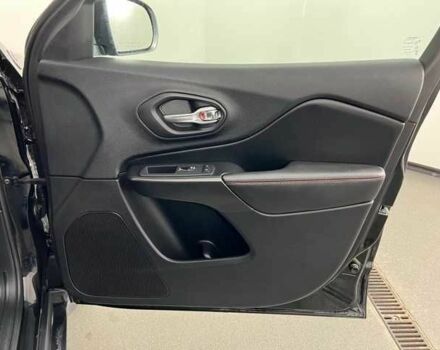 Черный Джип Чероки, объемом двигателя 3.2 л и пробегом 47 тыс. км за 19000 $, фото 11 на Automoto.ua