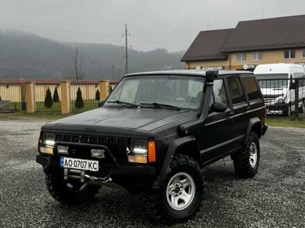 Черный Джип Чероки, объемом двигателя 4 л и пробегом 300 тыс. км за 5400 $, фото 1 на Automoto.ua