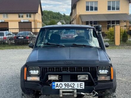 Чорний Джип Cherokee, об'ємом двигуна 4 л та пробігом 313 тис. км за 5200 $, фото 1 на Automoto.ua