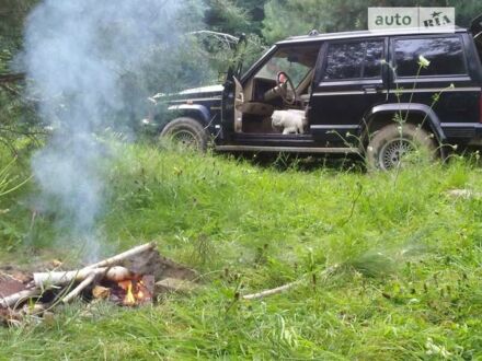 Чорний Джип Cherokee, об'ємом двигуна 4 л та пробігом 322 тис. км за 5800 $, фото 1 на Automoto.ua