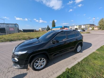 Чорний Джип Cherokee, об'ємом двигуна 2 л та пробігом 110 тис. км за 16888 $, фото 1 на Automoto.ua