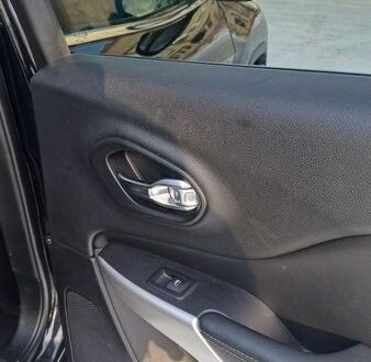 Чорний Джип Cherokee, об'ємом двигуна 2.36 л та пробігом 160 тис. км за 16000 $, фото 1 на Automoto.ua