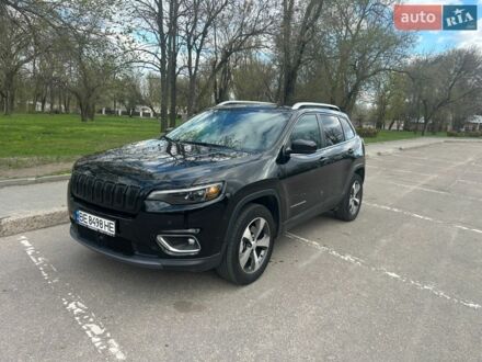 Чорний Джип Cherokee, об'ємом двигуна 2 л та пробігом 77 тис. км за 19300 $, фото 1 на Automoto.ua