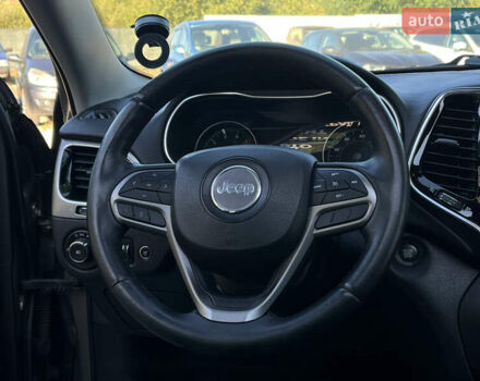 Джип Чероки 2018 в Харькове на Automoto.ua Коричневый Джип Чероки, объемом двигателя 3.24 л и пробегом 75 тыс. км за 20200 $, фото 16 на Automoto.ua