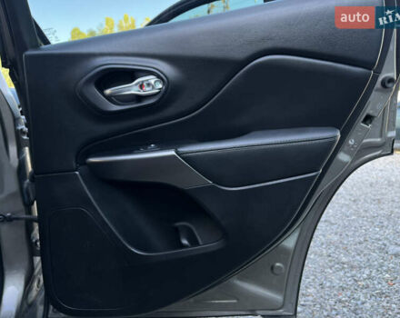 Джип Чероки 2018 в Харькове на Automoto.ua Коричневый Джип Чероки, объемом двигателя 3.24 л и пробегом 75 тыс. км за 20200 $, фото 19 на Automoto.ua